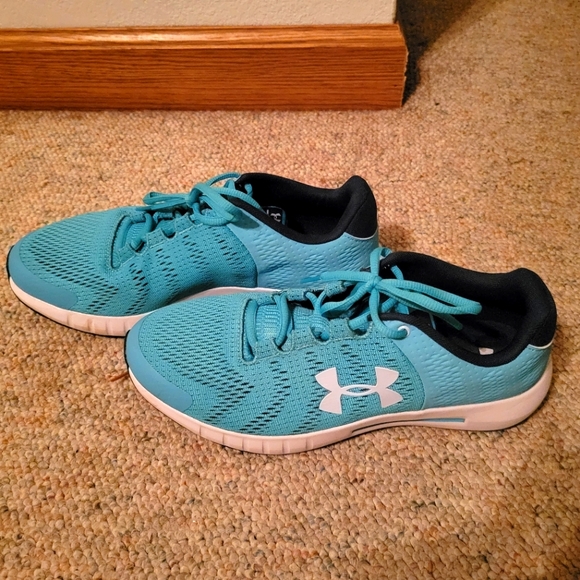 Under Armour shoes - Picture 2 of 3